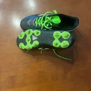 Adidas Kids Black and Green Soccer Cleats 2 1/2 . Lightly worn